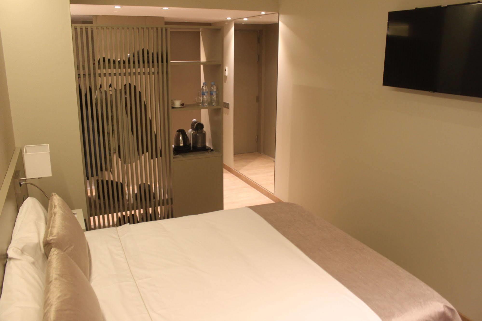 Hotell Well And Barcelona
